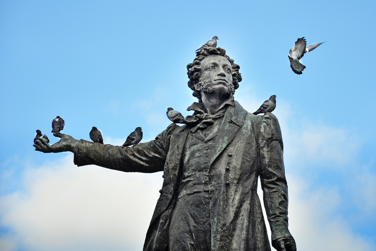 Status of Russian poet Pushkin with pigeons.